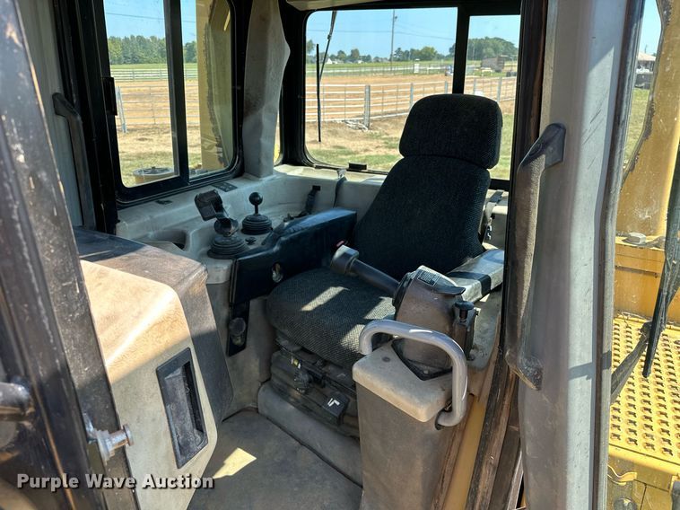 image for item EK0013 2004 Caterpillar  D6R XL dozer