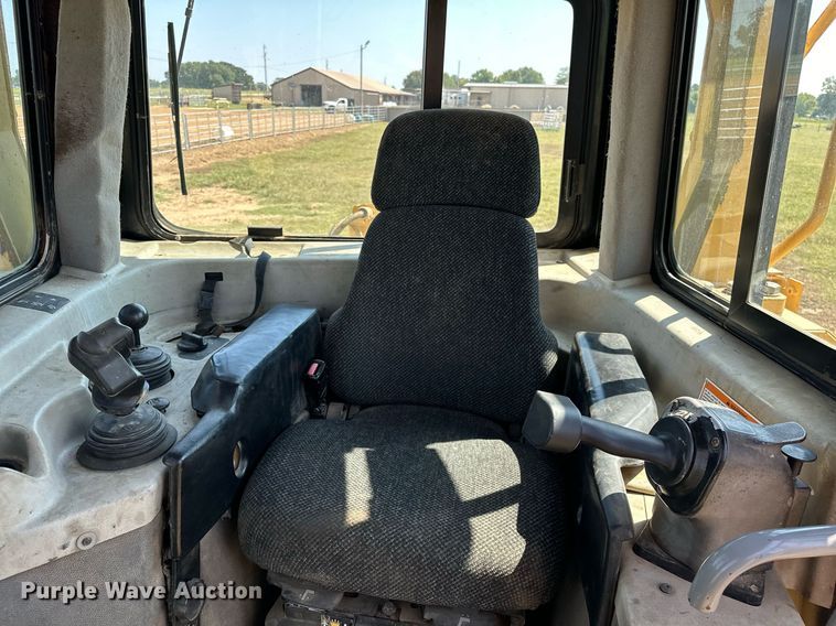 image for item EK0013 2004 Caterpillar  D6R XL dozer