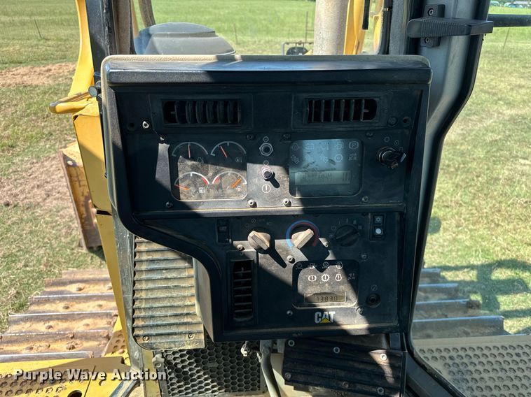 image for item EK0013 2004 Caterpillar  D6R XL dozer