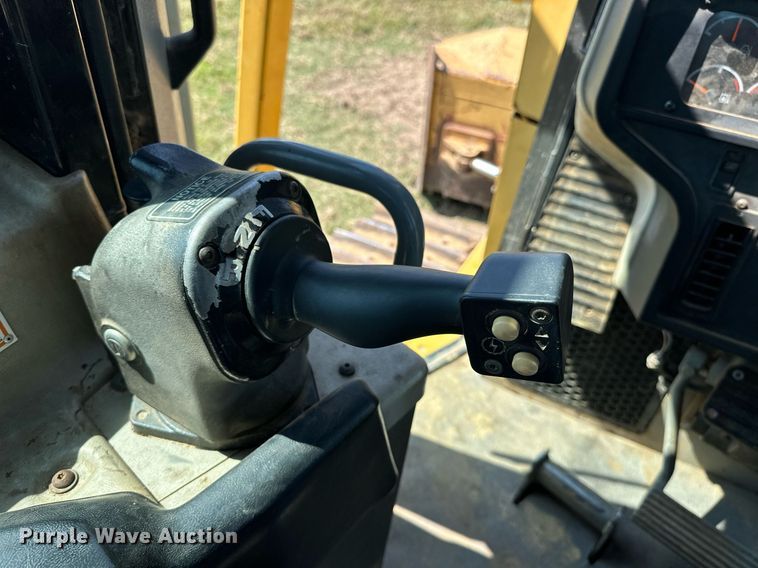 image for item EK0013 2004 Caterpillar  D6R XL dozer