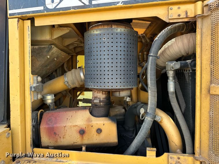 image for item EK0013 2004 Caterpillar  D6R XL dozer