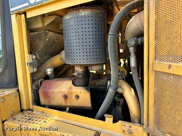 image for item EK0013 2004 Caterpillar  D6R XL dozer