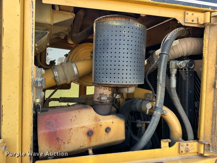 image for item EK0013 2004 Caterpillar  D6R XL dozer