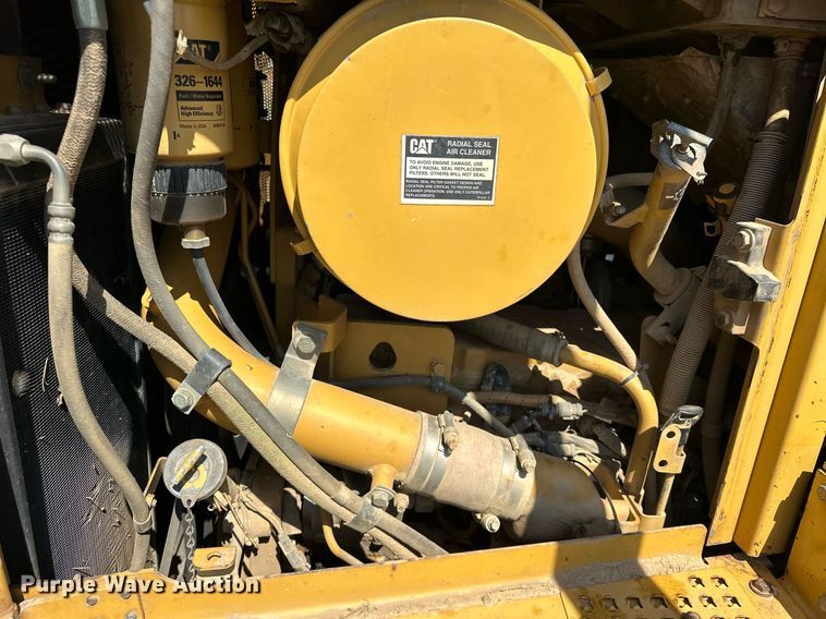 image for item EK0013 2004 Caterpillar  D6R XL dozer