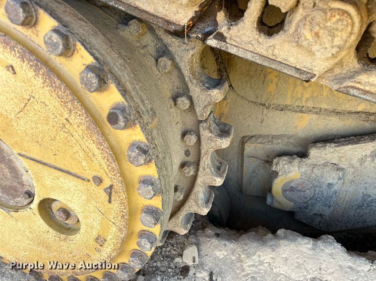 image for item EK0013 2004 Caterpillar  D6R XL dozer