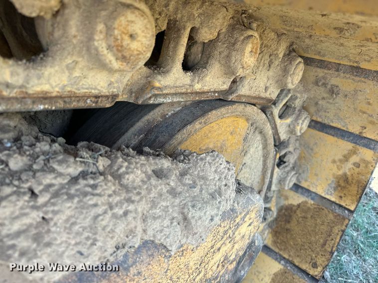 image for item EK0013 2004 Caterpillar  D6R XL dozer