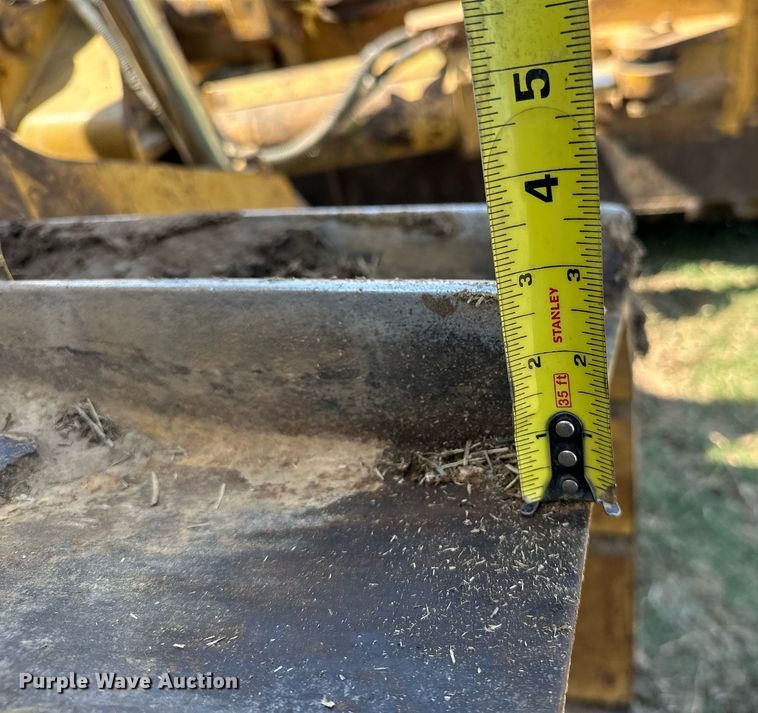 image for item EK0013 2004 Caterpillar  D6R XL dozer