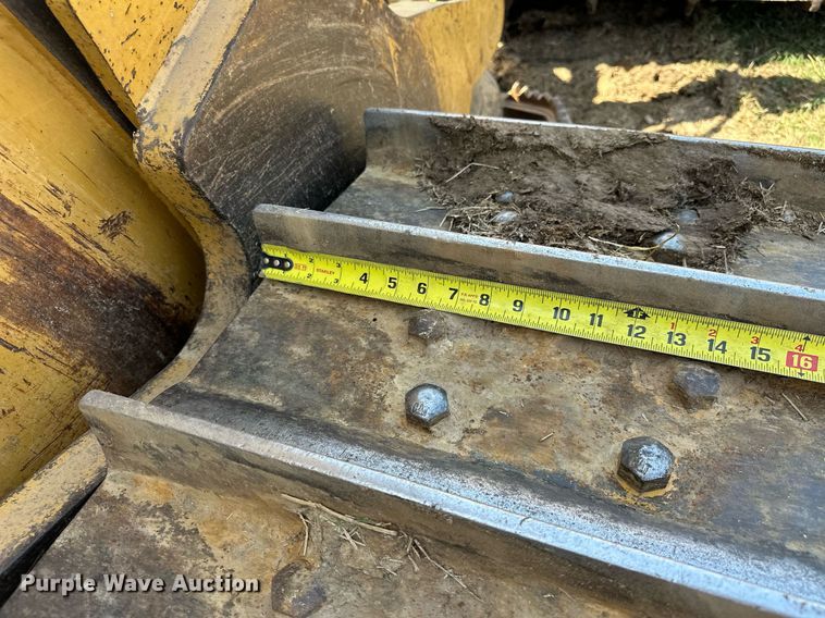 image for item EK0013 2004 Caterpillar  D6R XL dozer