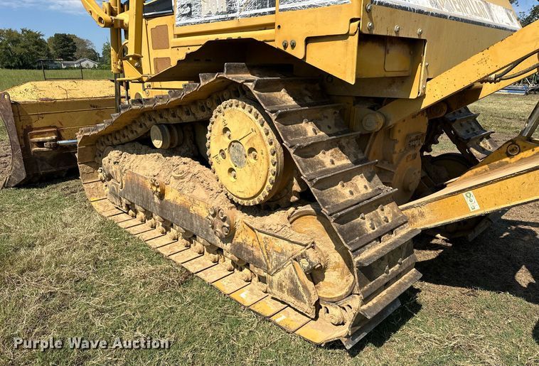 image for item EK0013 2004 Caterpillar  D6R XL dozer