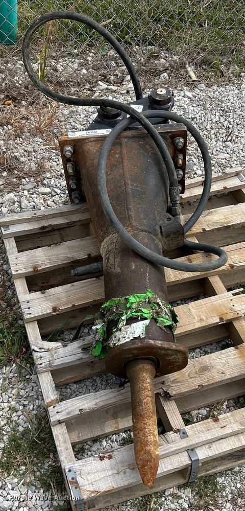 image for item EK3322 Caterpillar B6 breaker