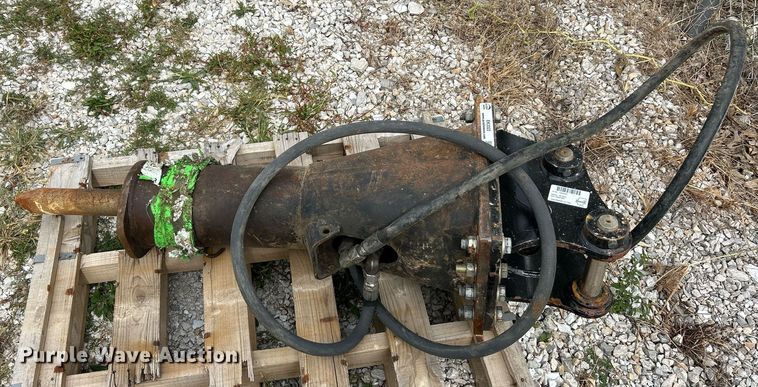 image for item EK3322 Caterpillar B6 breaker