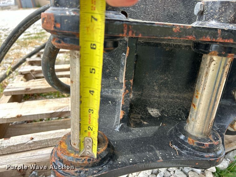 image for item EK3322 Caterpillar B6 breaker