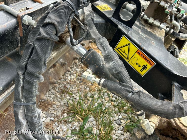 image for item EK3324 2018 Caterpillar  PR184 skid steer box rake 