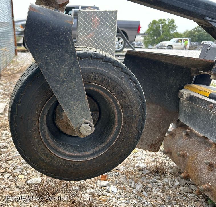 image for item EK3324 2018 Caterpillar  PR184 skid steer box rake 