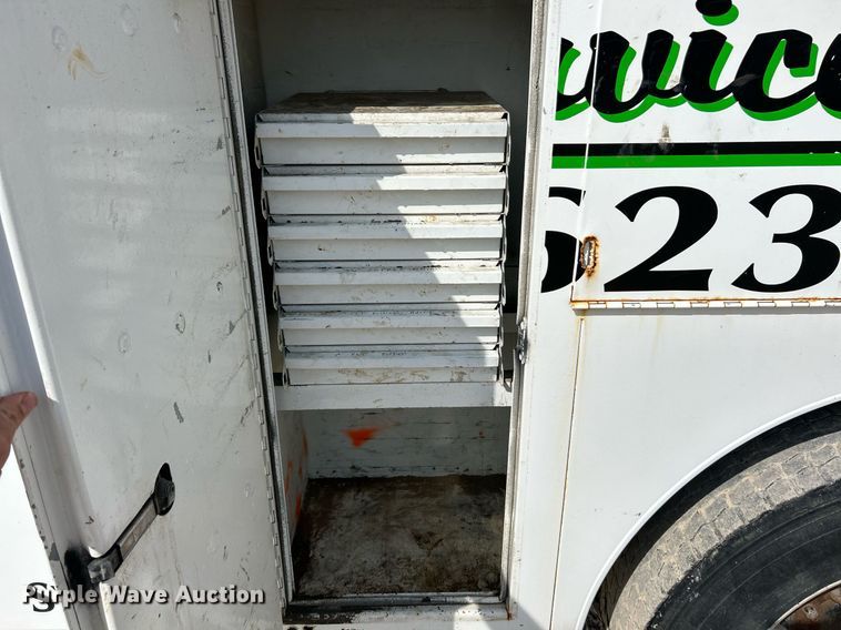 image for item EK3329 2007 Kenworth  T300 utility / service truck