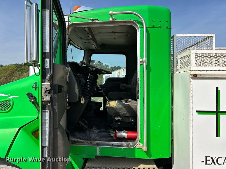 image for item EK3329 2007 Kenworth  T300 utility / service truck