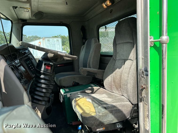 image for item EK3329 2007 Kenworth  T300 utility / service truck