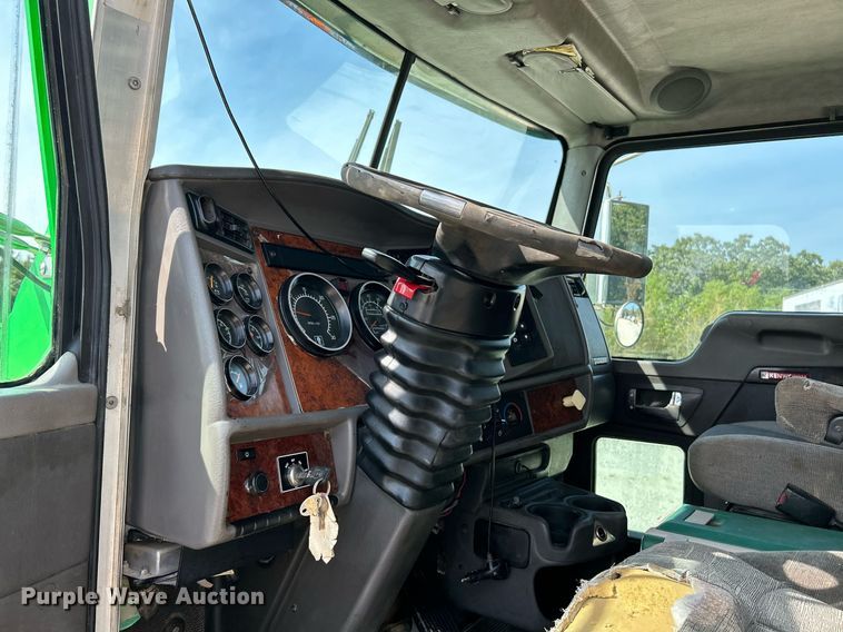 image for item EK3329 2007 Kenworth  T300 utility / service truck