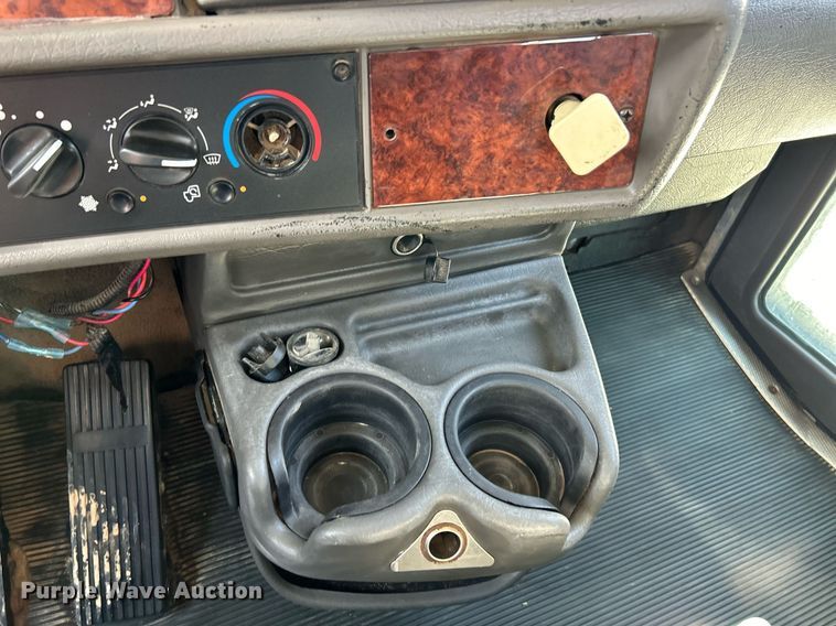 image for item EK3329 2007 Kenworth  T300 utility / service truck