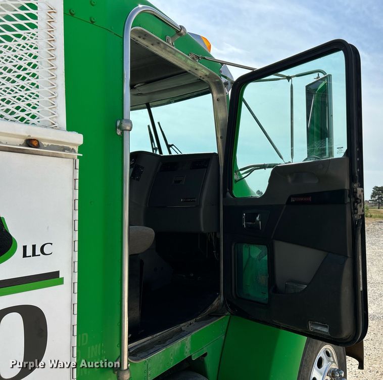 image for item EK3329 2007 Kenworth  T300 utility / service truck