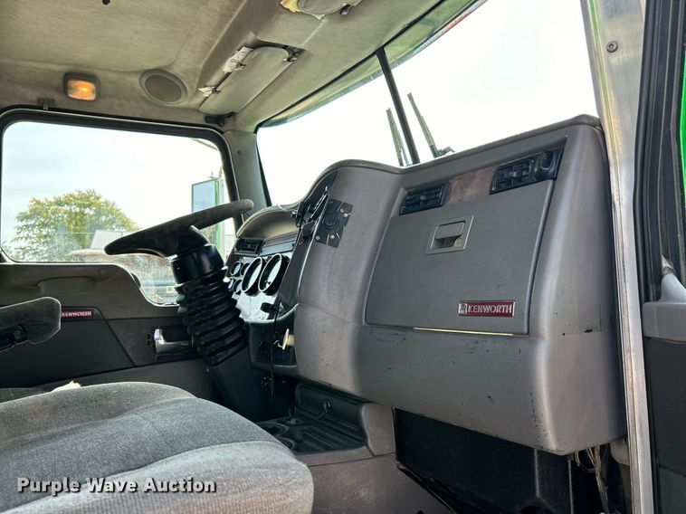 image for item EK3329 2007 Kenworth  T300 utility / service truck