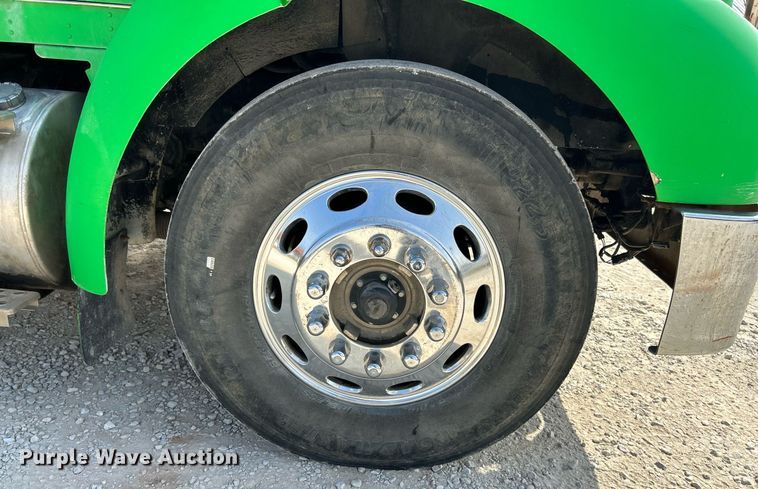 image for item EK3329 2007 Kenworth  T300 utility / service truck