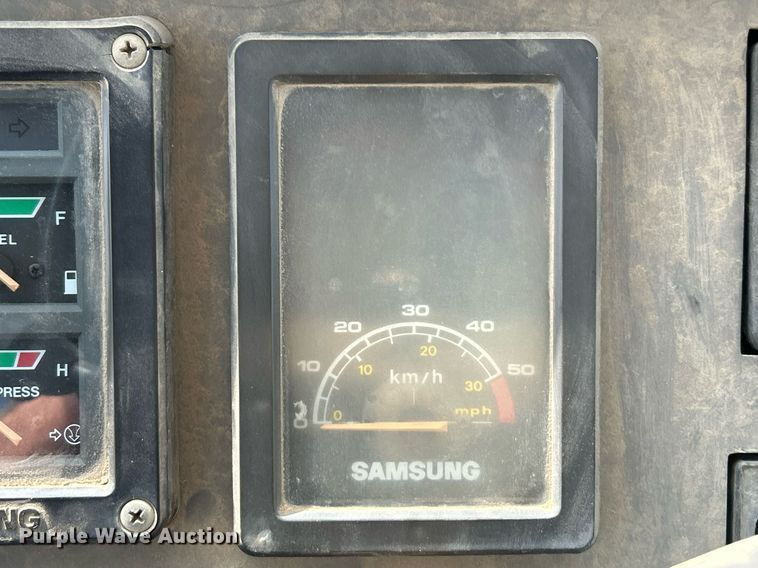 image for item EK3330 1993 Samsung  SL150 wheel loader