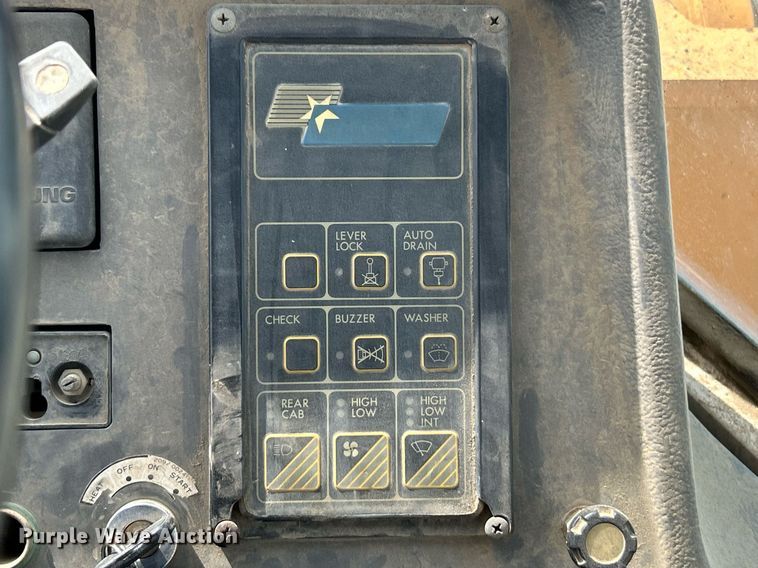 image for item EK3330 1993 Samsung  SL150 wheel loader