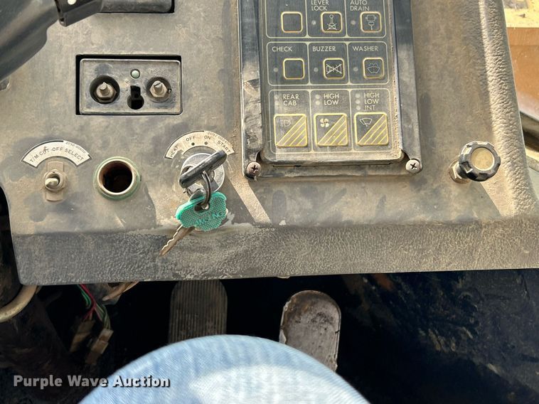 image for item EK3330 1993 Samsung  SL150 wheel loader