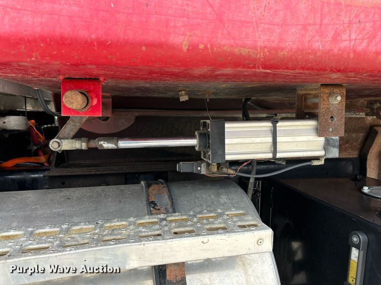 image for item EK3332 1999 Sterling  L9511 dump truck