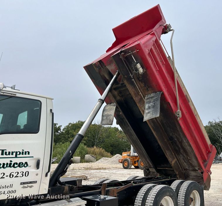 image for item EK3332 1999 Sterling  L9511 dump truck