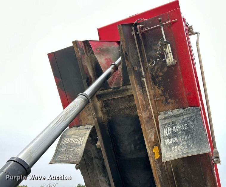 image for item EK3332 1999 Sterling  L9511 dump truck