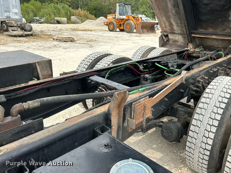 image for item EK3332 1999 Sterling  L9511 dump truck