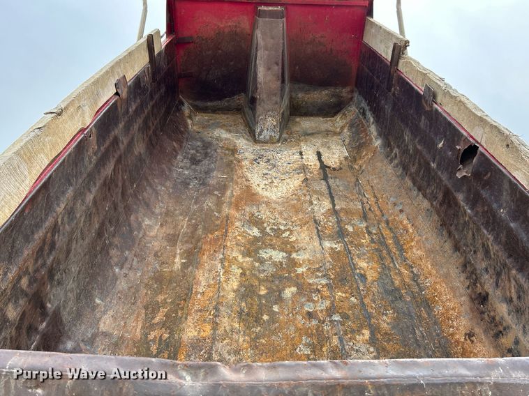 image for item EK3332 1999 Sterling  L9511 dump truck