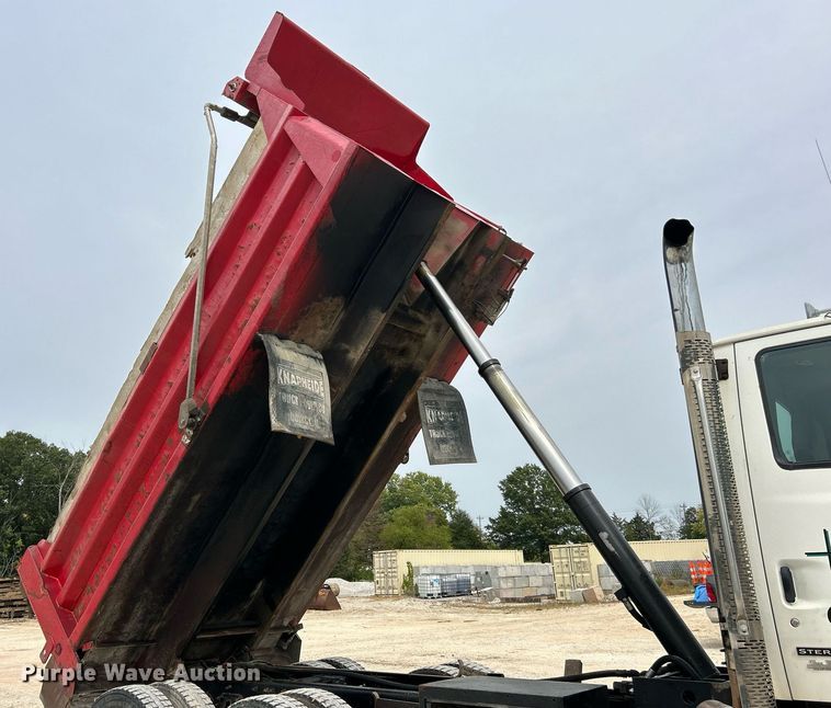 image for item EK3332 1999 Sterling  L9511 dump truck