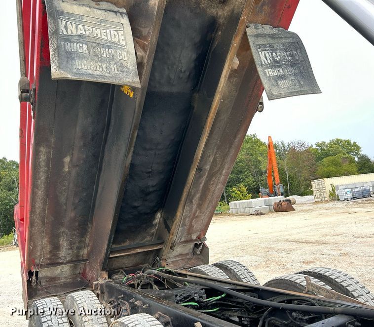 image for item EK3332 1999 Sterling  L9511 dump truck