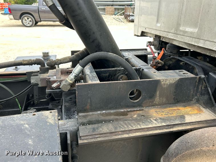 image for item EK3332 1999 Sterling  L9511 dump truck