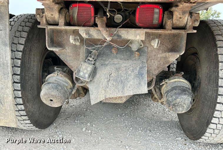 image for item EK3332 1999 Sterling  L9511 dump truck