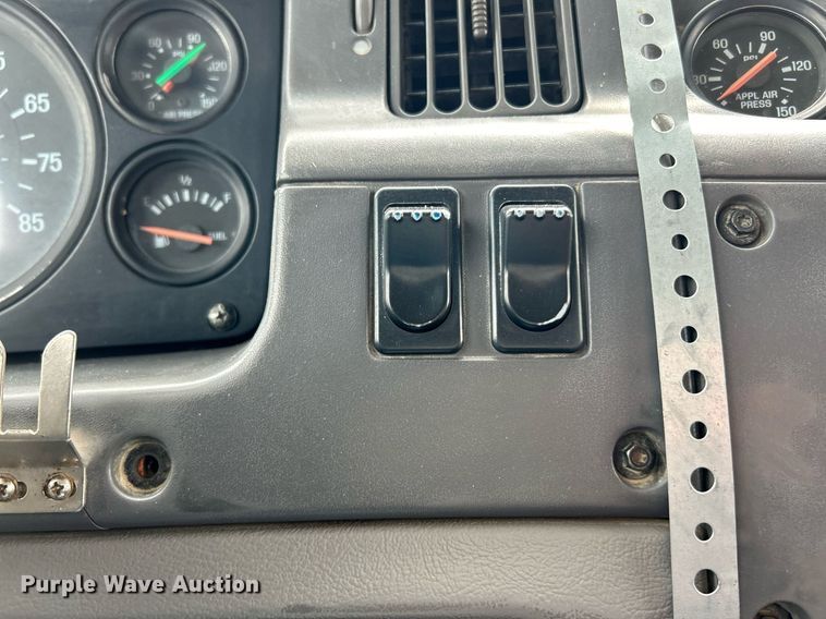 image for item EK3332 1999 Sterling  L9511 dump truck