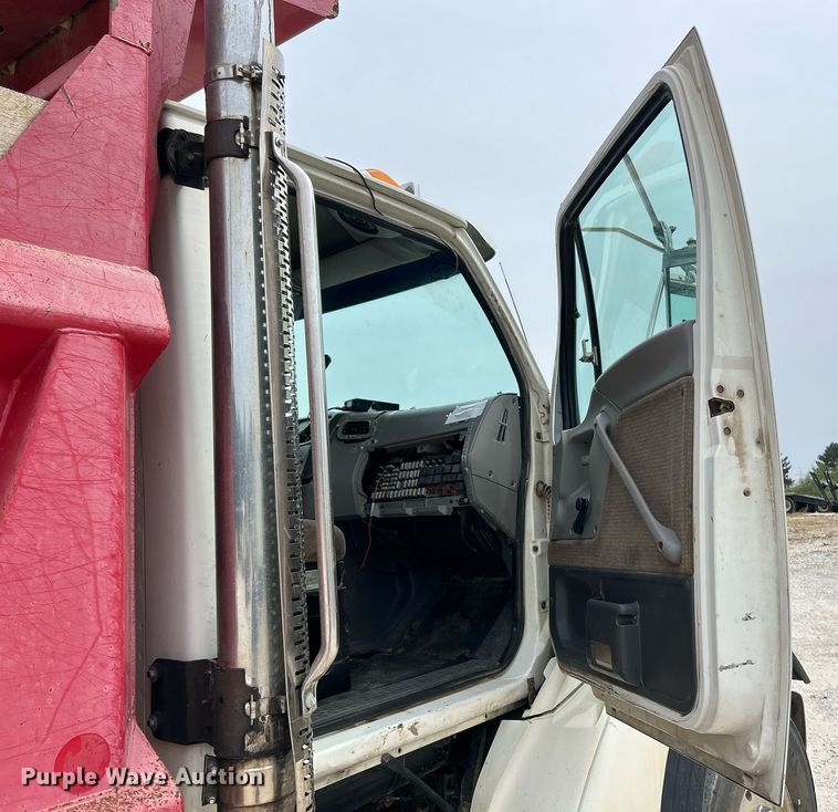 image for item EK3332 1999 Sterling  L9511 dump truck