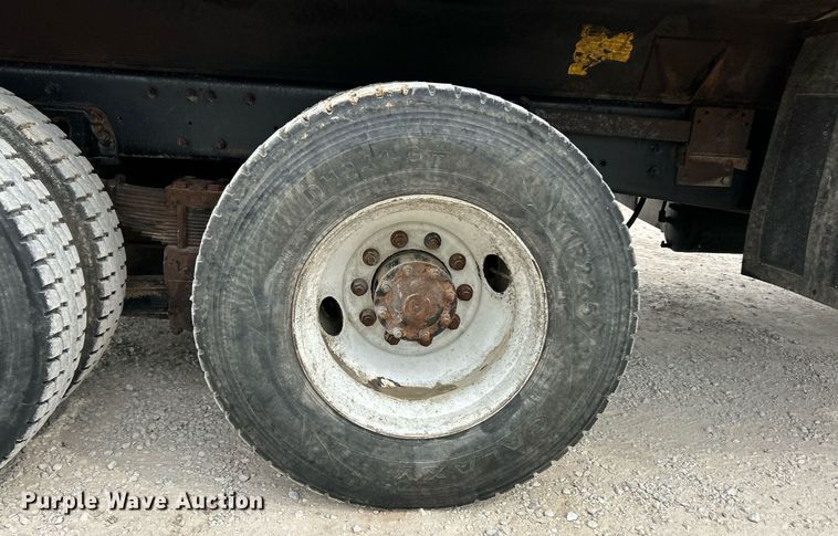 image for item EK3332 1999 Sterling  L9511 dump truck