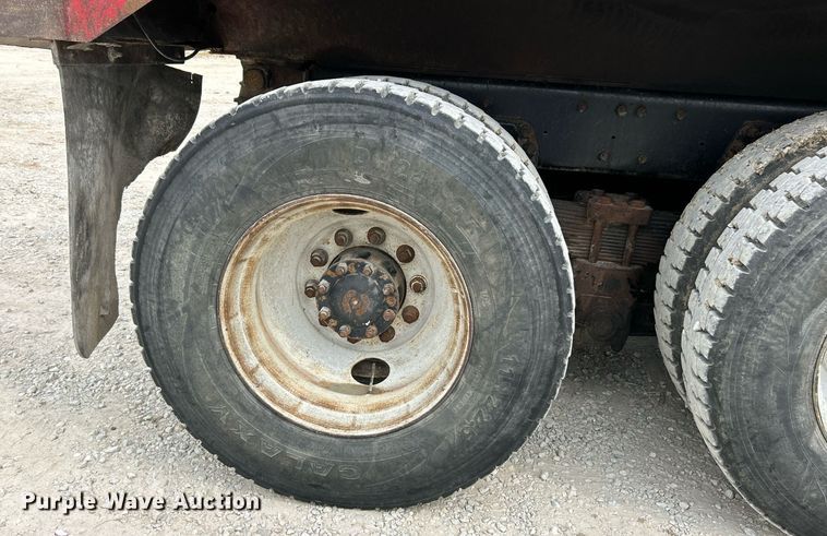 image for item EK3332 1999 Sterling  L9511 dump truck