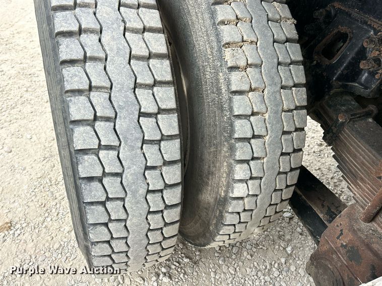 image for item EK3332 1999 Sterling  L9511 dump truck