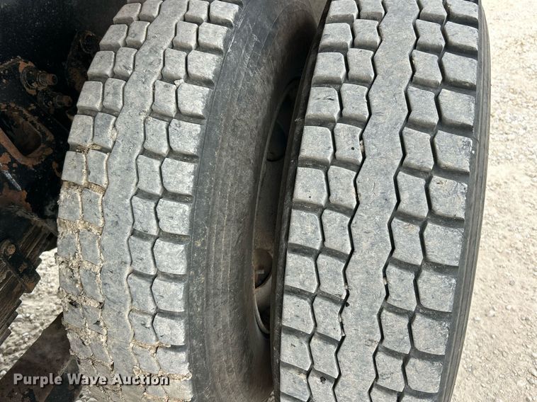 image for item EK3332 1999 Sterling  L9511 dump truck