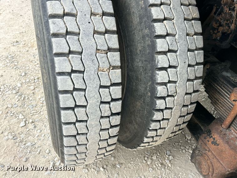 image for item EK3332 1999 Sterling  L9511 dump truck