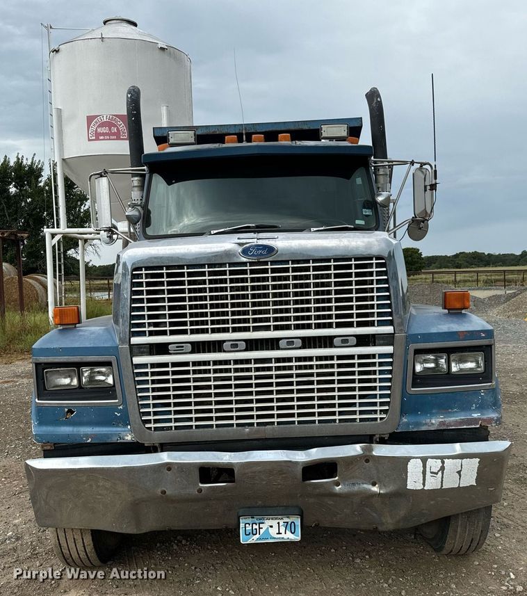 image for item IE9064 1987 Ford LTL9000 dump truck