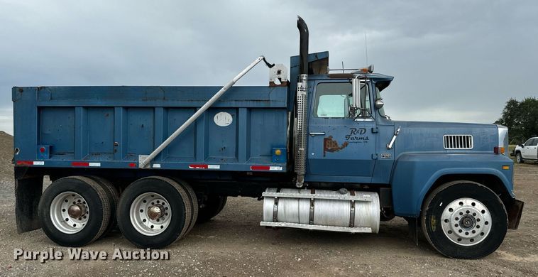 image for item IE9064 1987 Ford LTL9000 dump truck