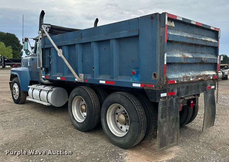 image for item IE9064 1987 Ford LTL9000 dump truck