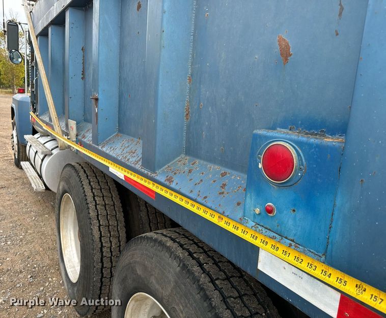 image for item IE9064 1987 Ford LTL9000 dump truck