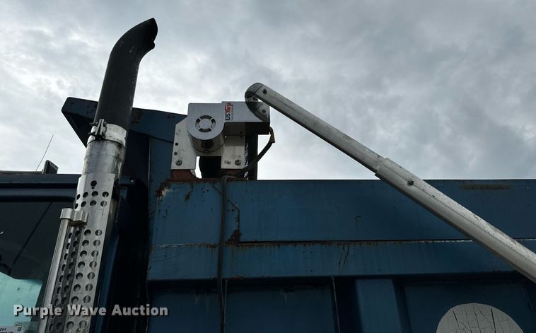 image for item IE9064 1987 Ford LTL9000 dump truck